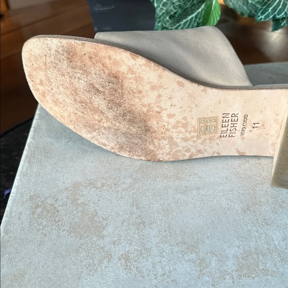 Eileen Fisher Beige Leather Slide Toe-Loop Sandals